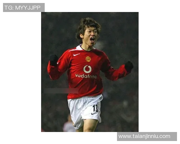 足球明星们的独特手套造型展示与风格解析 足球明星们的独特手套造型展示与风格解析